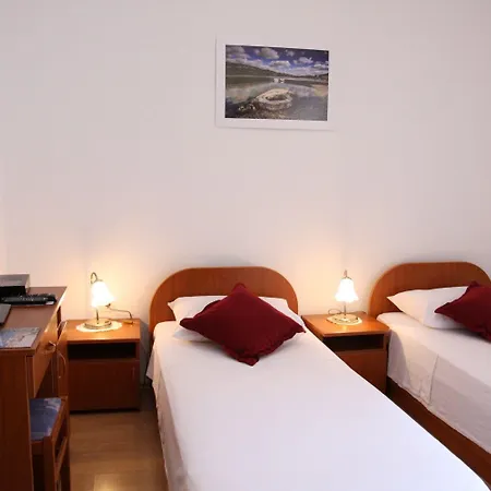 And Nikola 1 מליני