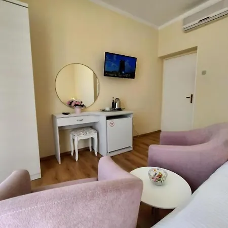 And Nikola 1 Apartment *
